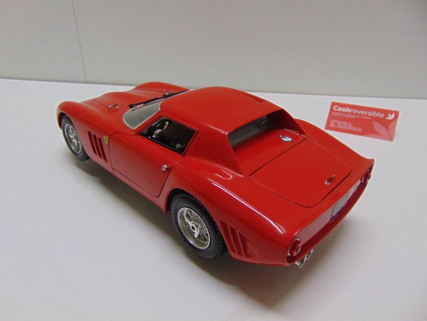 COCHE A ESCALA 1/18