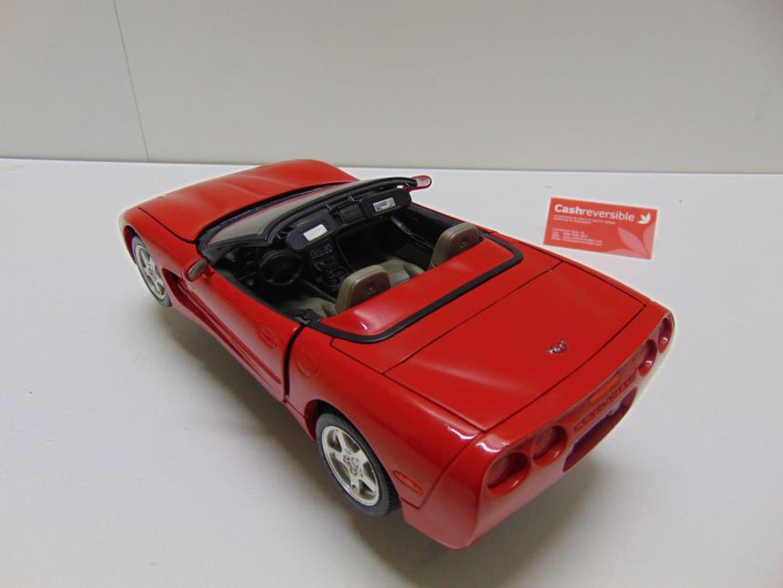 COCHE A ESCALA 1/18