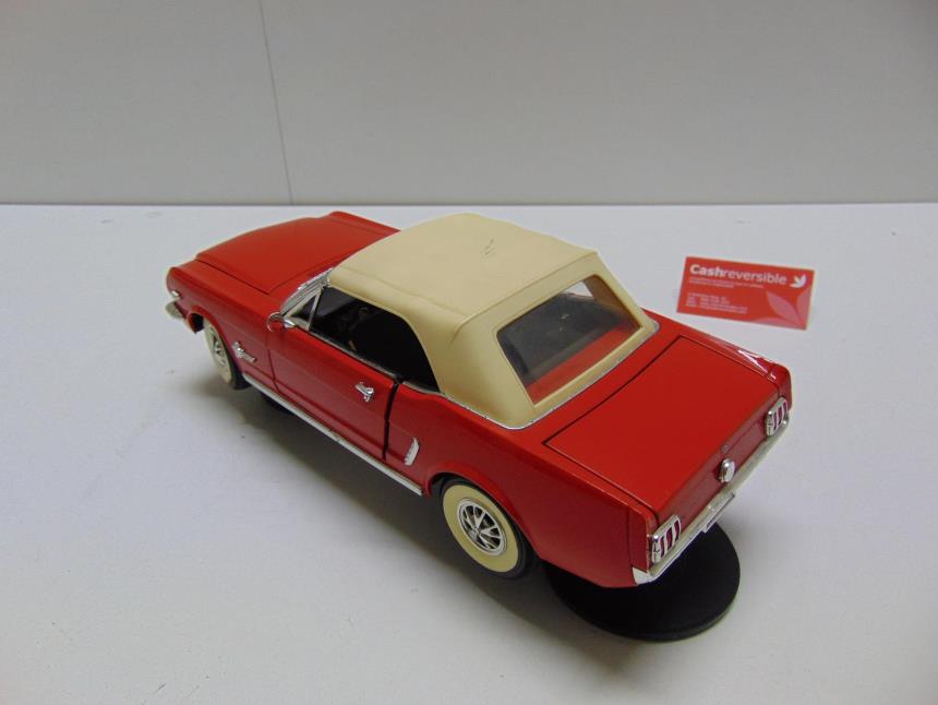 COCHE A ESCALA 1/18