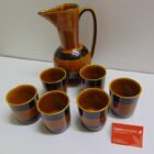 JARRA Y 6 VASOS DECORATIVOS