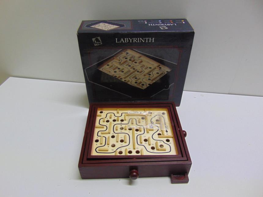 articulos_imagen1_136577.jpg LABERINTO DE MADERA CON CAJA