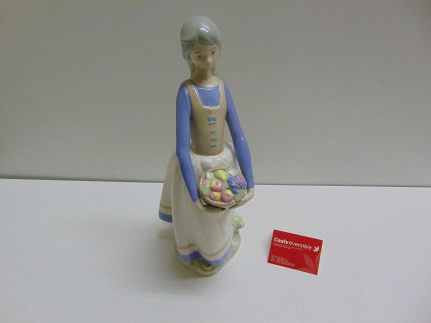 articulos_imagen1_137904.jpg FIGURA DE PORCELANA