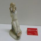 FIGURA DE PORCELANA DECORATIVA