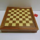 TABLERO DE AJEDREZ CON FICHAS DE PORCELANA