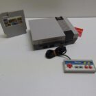 CONSOLA DE 8 BITS CON MANDO Y JUEGO