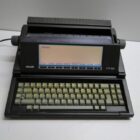 MAQUINA DE ESCRIBIR VINTAGE CON LCD
