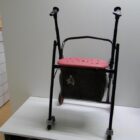 ANDADOR CON FRENO Y ASIENTO