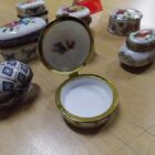 CAJITA DECORATIVA DE PORCELANA FINA