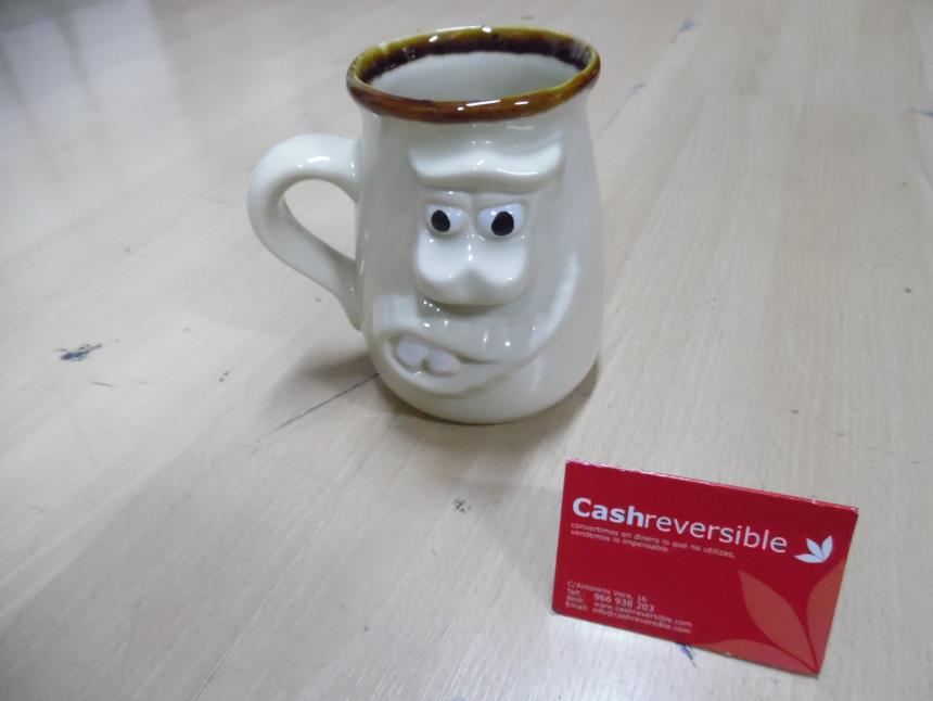 JUEGO DE 4 TAZAS DECORATIVAS