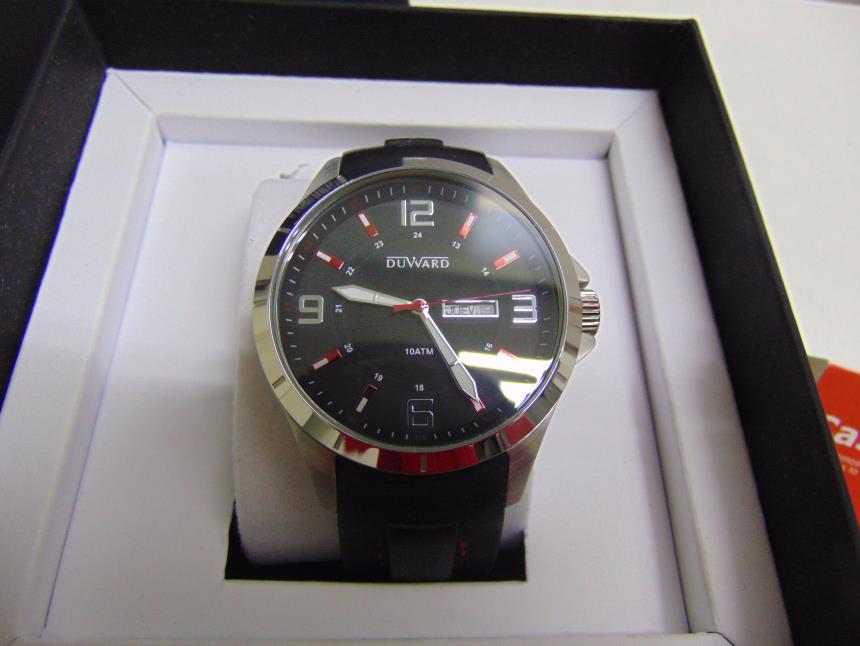RELOJ DE CABALLERO CON CAJA SEMINUEVO