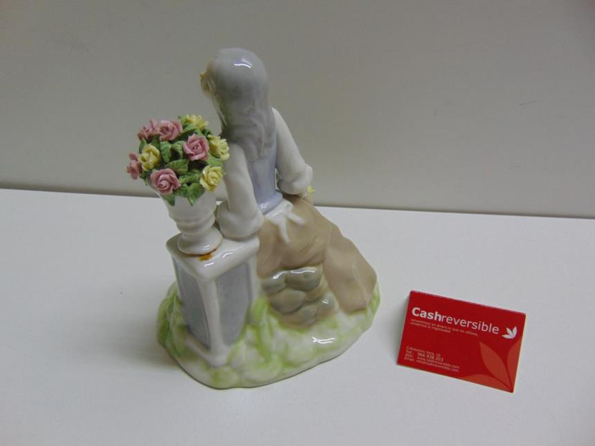 FIGURA DE PORCELANA