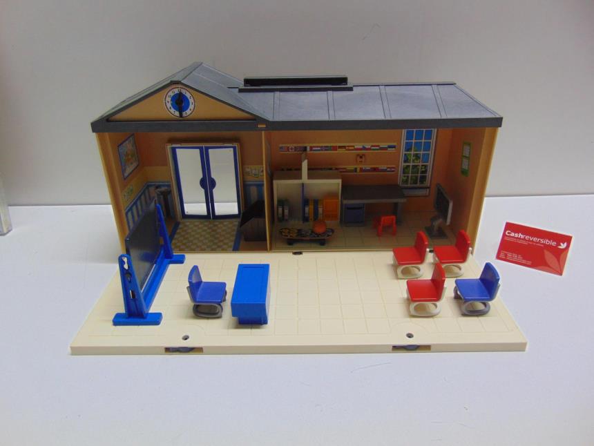 ESCUELA DE PLAYMOBIL