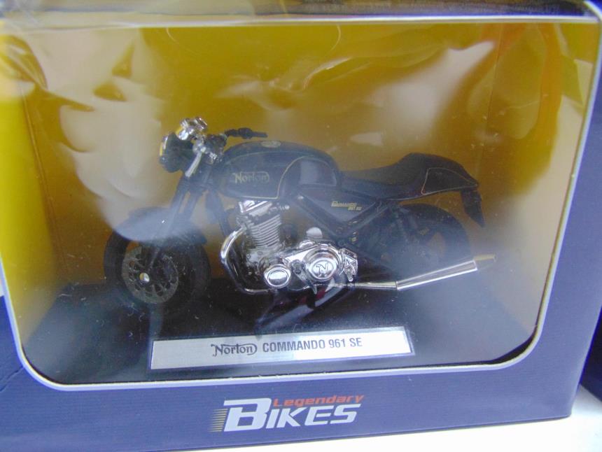 MOTO A ESCALA 1/18 A ESTRENAR