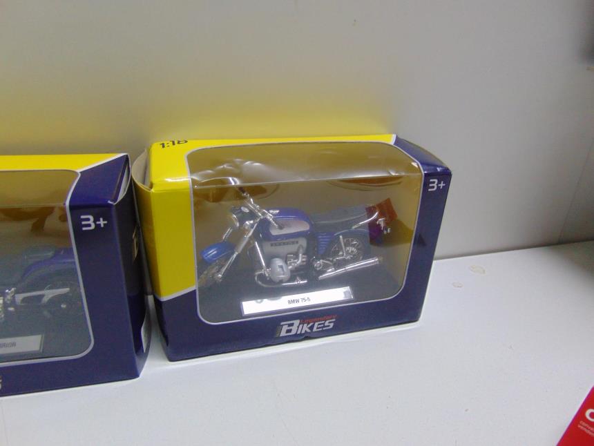 MOTO A ESCALA 1/18 A ESTRENAR