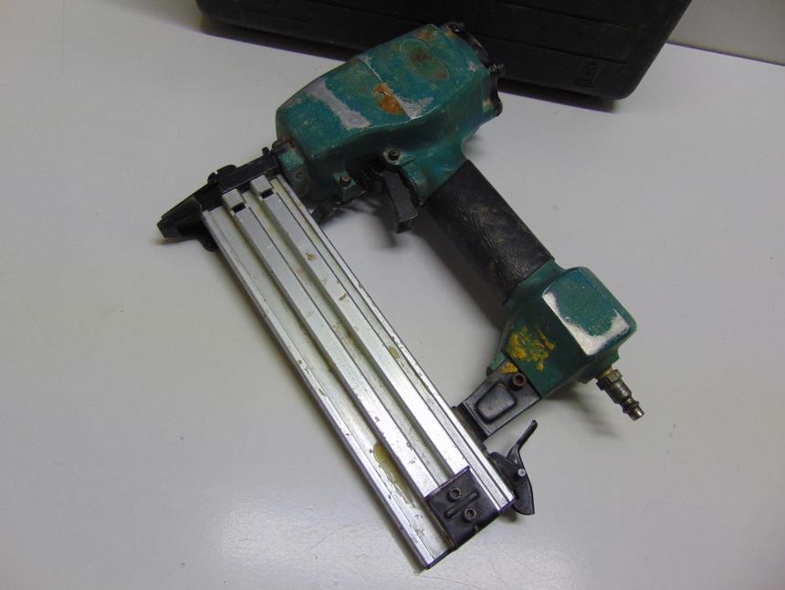 PISTOLA NEUMATICA CON MALETA
