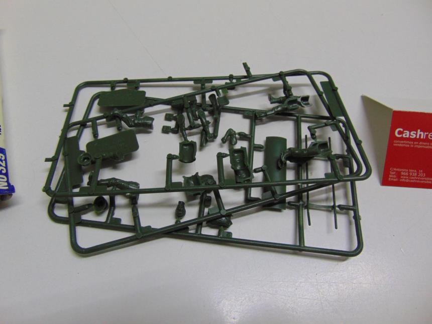 FIGURA DE ACCION VINTAGE CON CAJA A ESCALA 1/35