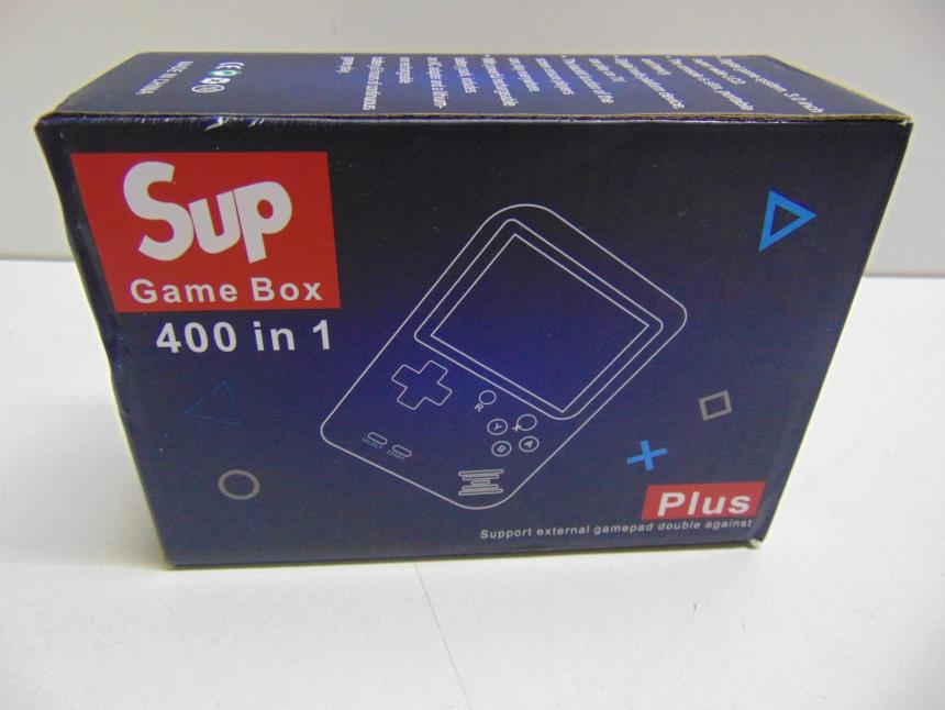 CONSOLA PORTATIL CON CAJA SEMINUEVA