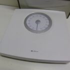 BASCULA DE BAÑO CON CAJA