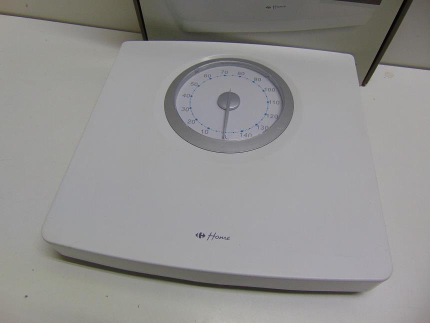 BASCULA DE BAÑO CON CAJA