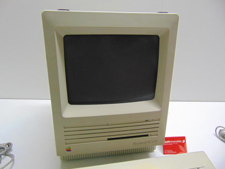 MACINTOSH VINTAGE CON RATON Y TECLADO*