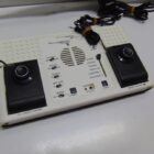 CONSOLA VINTAGE CON PISTOLA