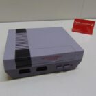 CONSOLA 8 BIT CON DOS MANDOS Y HDMI