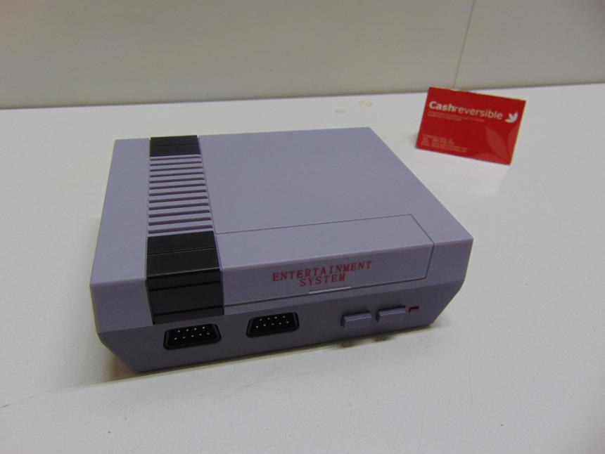 CONSOLA 8 BIT CON DOS MANDOS Y HDMI