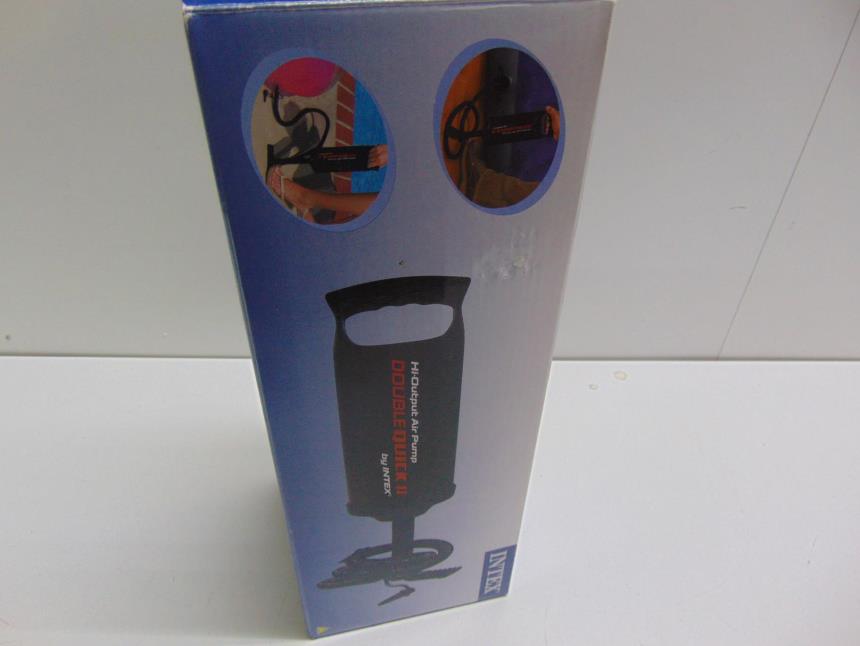 BOMBA DE MANO CON CAJA SEMINUEVA