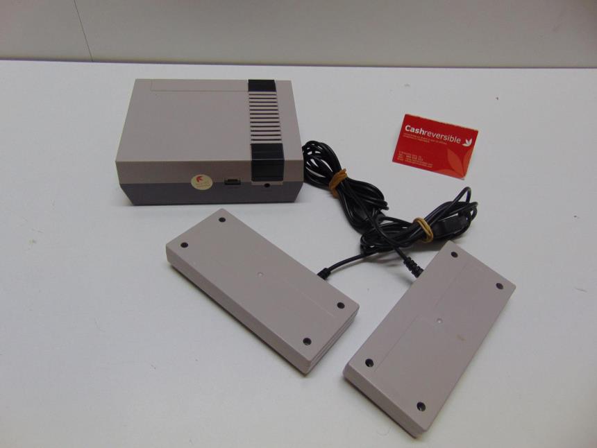 CONSOLA 8 BITS CON 2 MANDOS