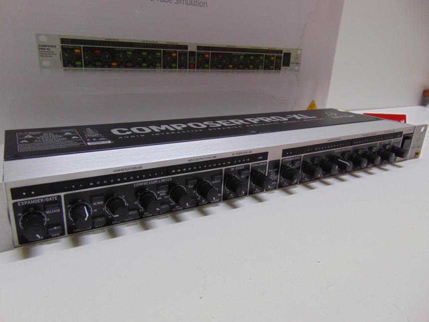 COMPOSER PRO XL SEMINUEVO CON CAJA
