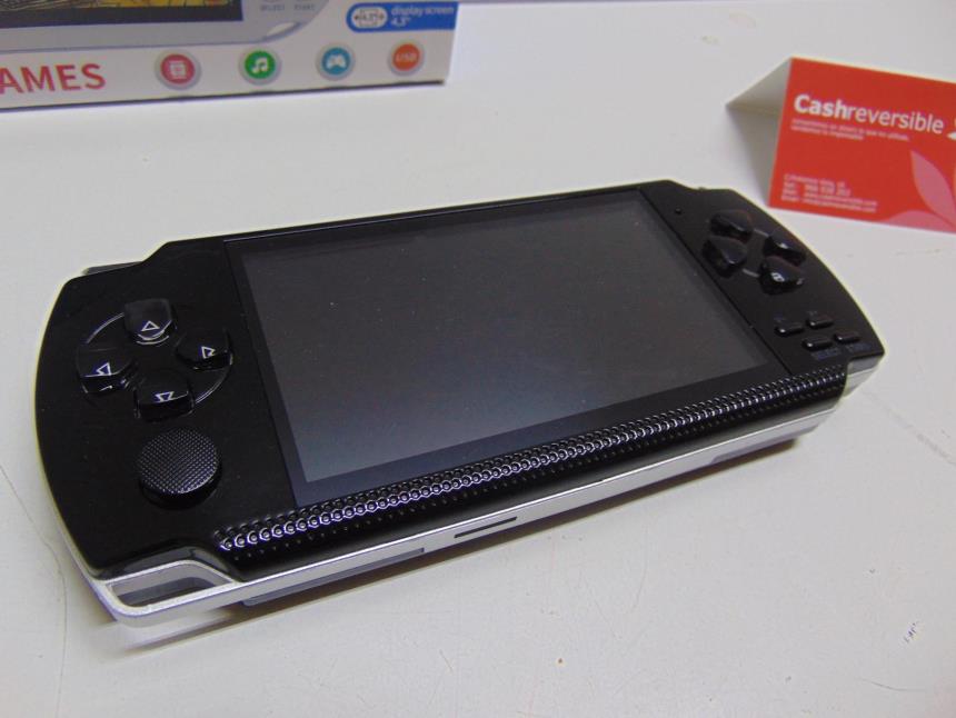 CONSOLA PORTATIL CON CAJA 8GB