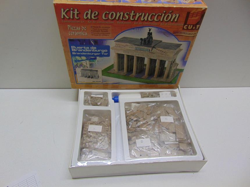 MAQUETA A ESCALA CON CAJA
