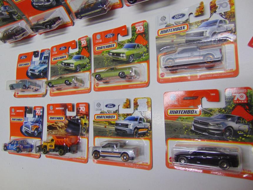 COCHE A ESCALA 1/64