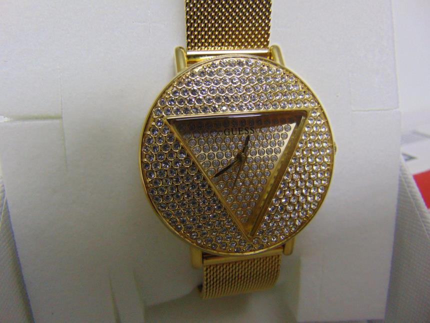 RELOJ DE DISEÑO CON CAJA