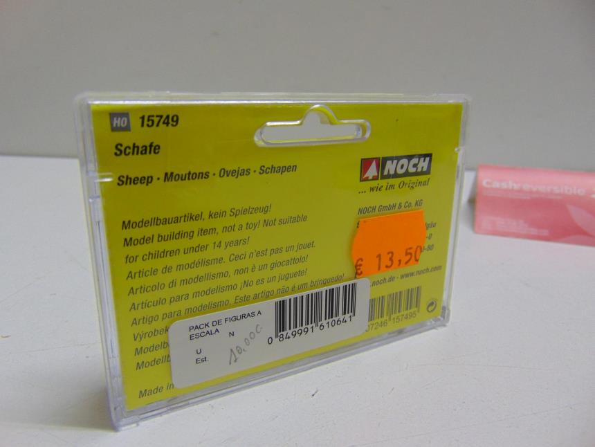 PACK DE FIGURAS A ESCALA