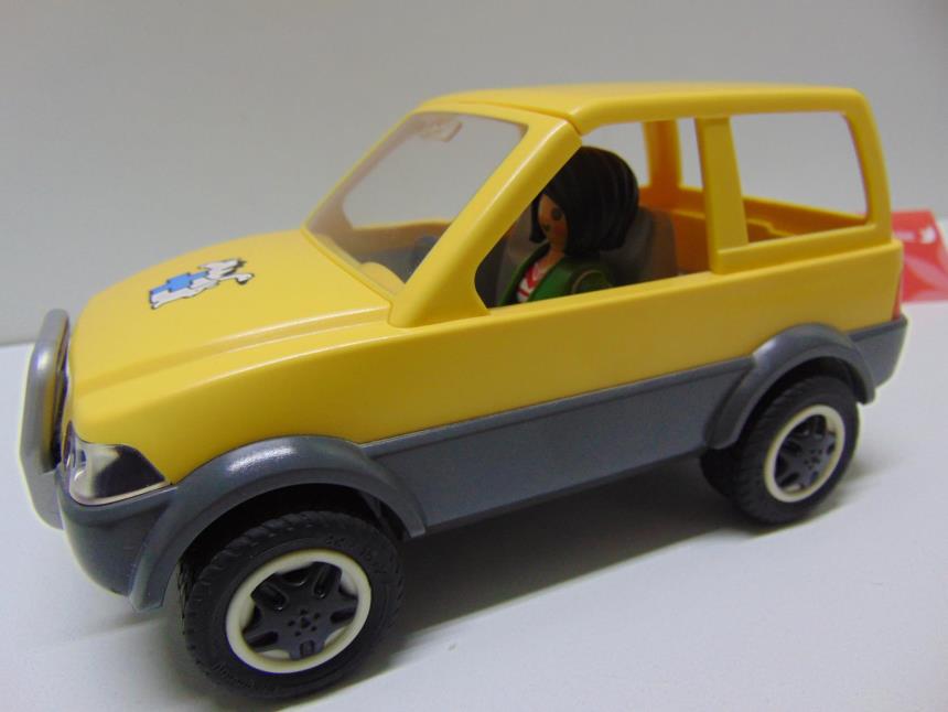 COCHE DE PLAYMOBIL CON ACCESORIOS