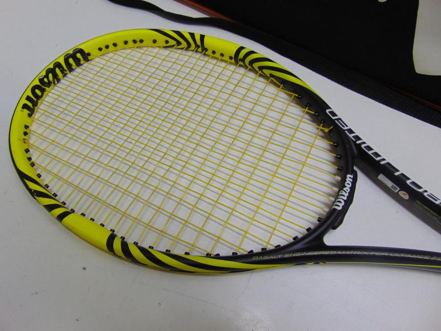 RAQUETA DE TENIS CON FUNDA *