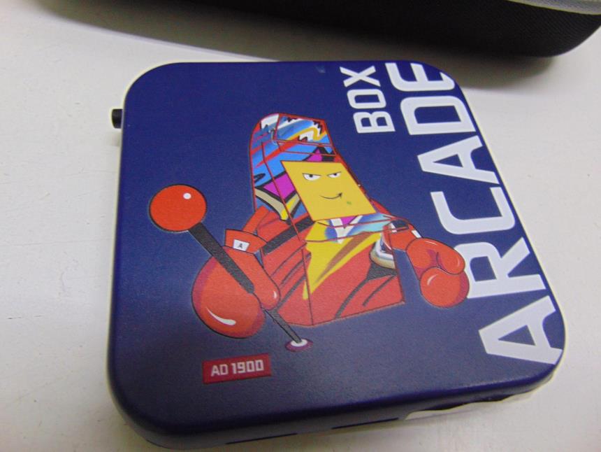 ARCADE GAME CON 2 MANDOS 64 GB Y FUNDA DE TRANSPORTE