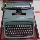 MAQUINA DE ESCRIBIR VINTAGE CON MALETA