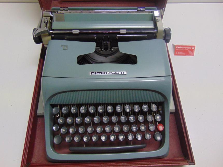 MAQUINA DE ESCRIBIR VINTAGE CON MALETA