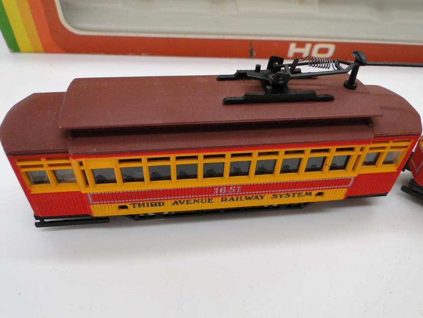 TREN A ESCALA CON CAJA ESCALA