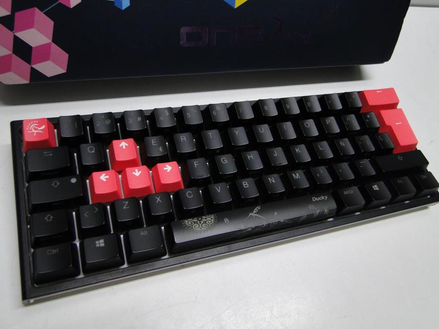 TECLADO MECANICO CON CAJA