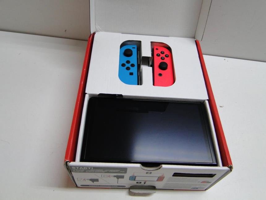 NINTENDO SWITCH OLED CON CAJA PERFECTO ESTADO