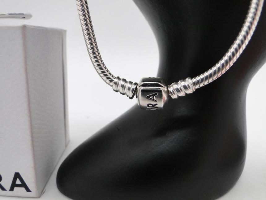 PULSERA DE DISEÑO CON CAJA