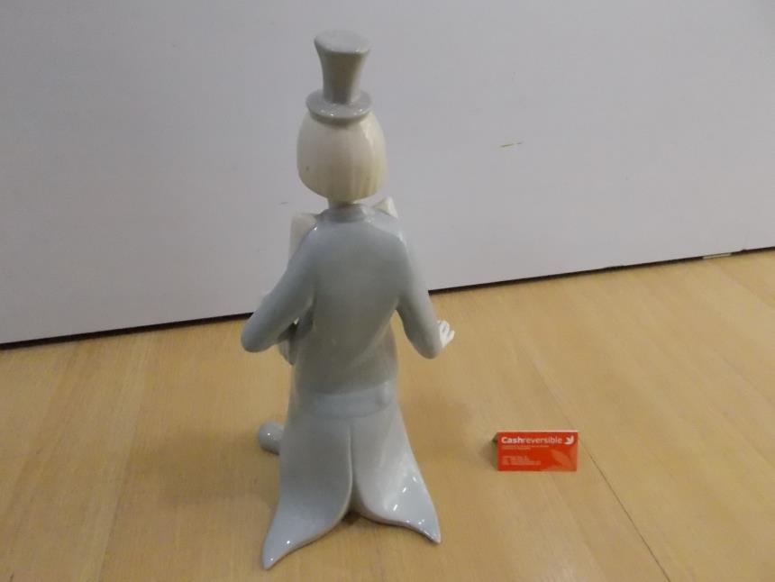 FIGURA DE PORCELANA