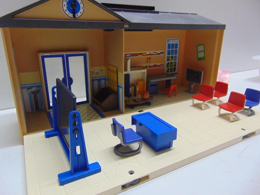 ESCUELA DE PLAYMOBIL