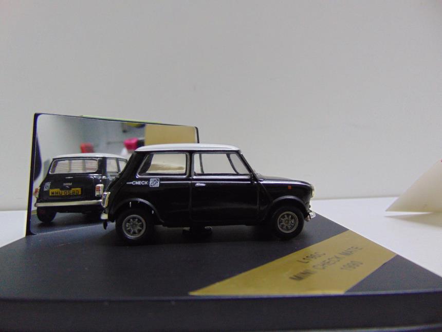 COCHE DE COLECCION A ESCALA