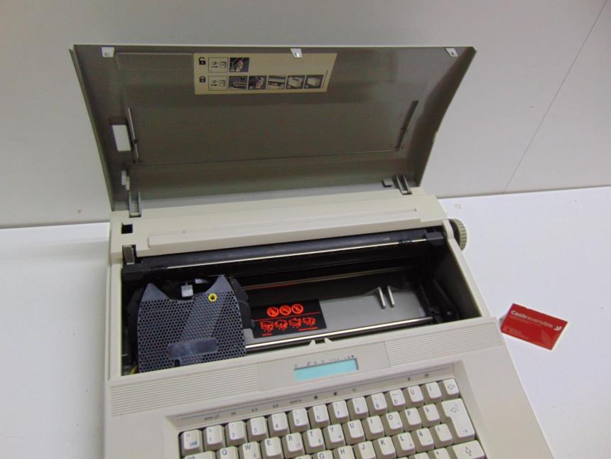 MAQUINA DE ESCRIBIR ELECTRONICA