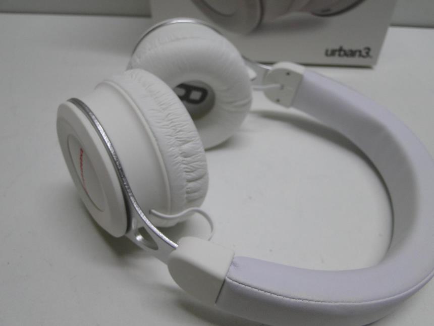 AURICULARES BLUETOOTH CON CAJA *