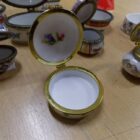 CAJITA DECORATIVA DE PORCELANA FINA